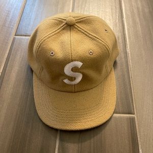 Auth . Supreme hat